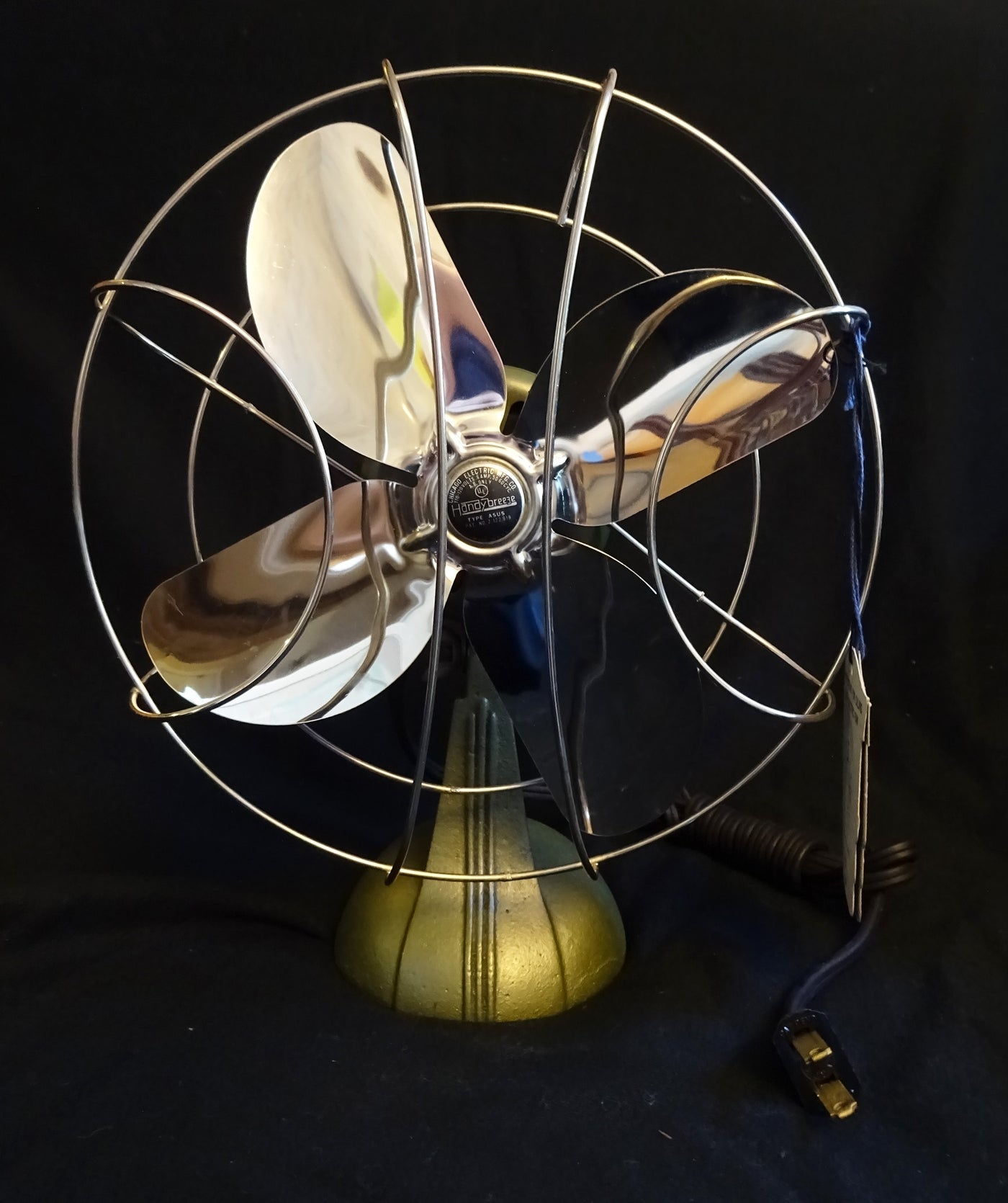 Chicago Electric Handybreeze TYPE ASUS desk fan w-orginal tags