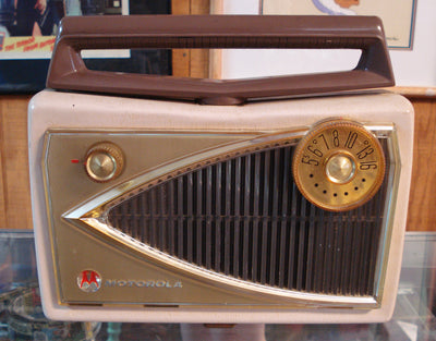 Motorola 5015 Portable Handle Radio 1950s